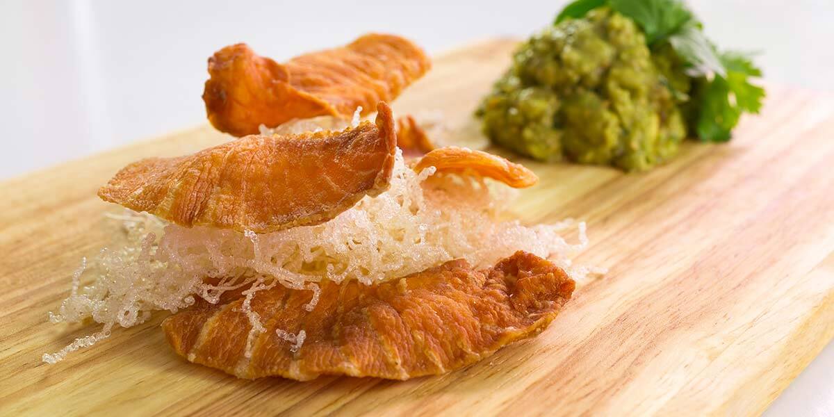 Rețetă de Chipsuri de Somon cu Guacamole în Stil Asiatic